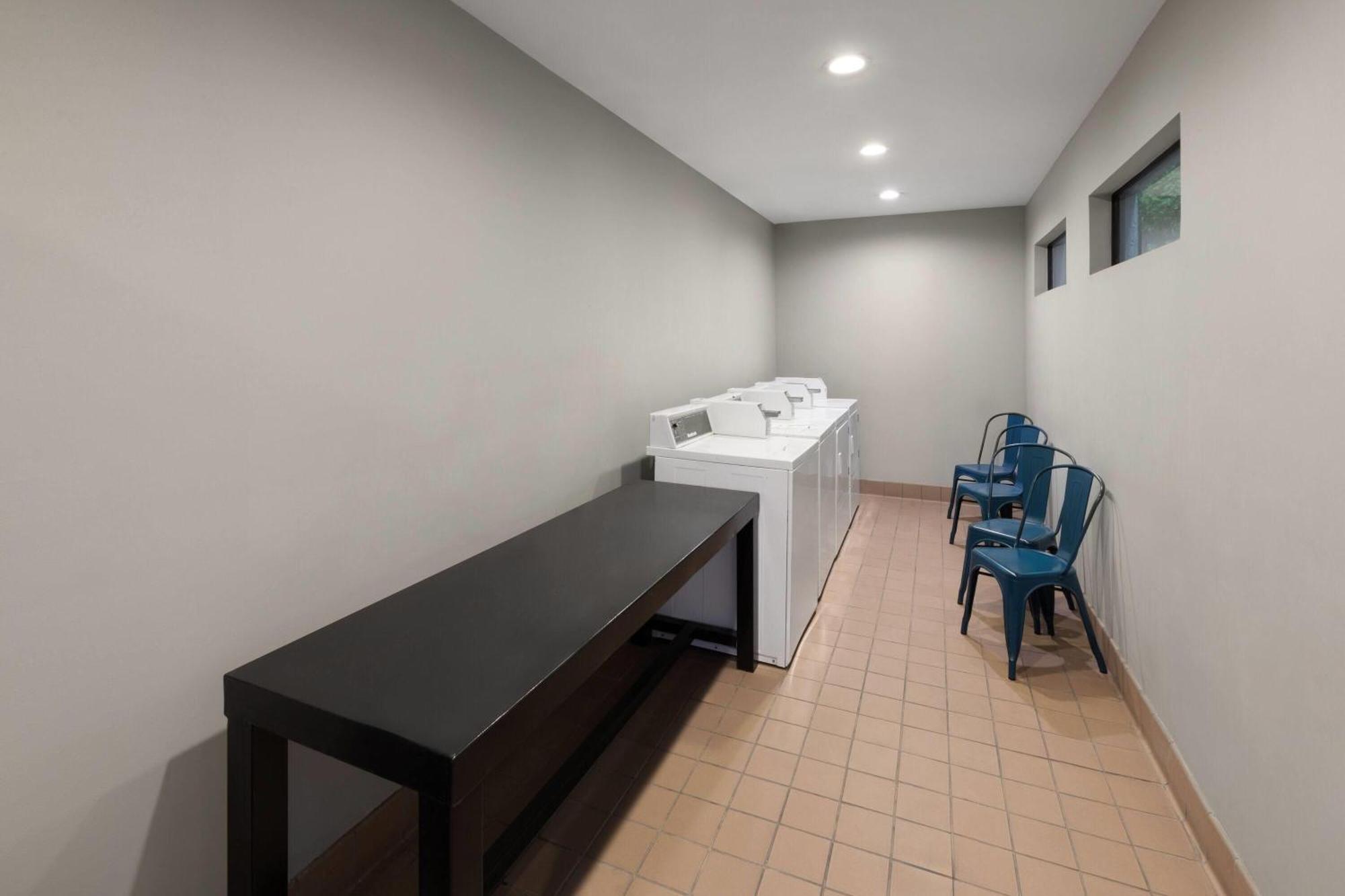 Ramada By Wyndham Hotel El Paso