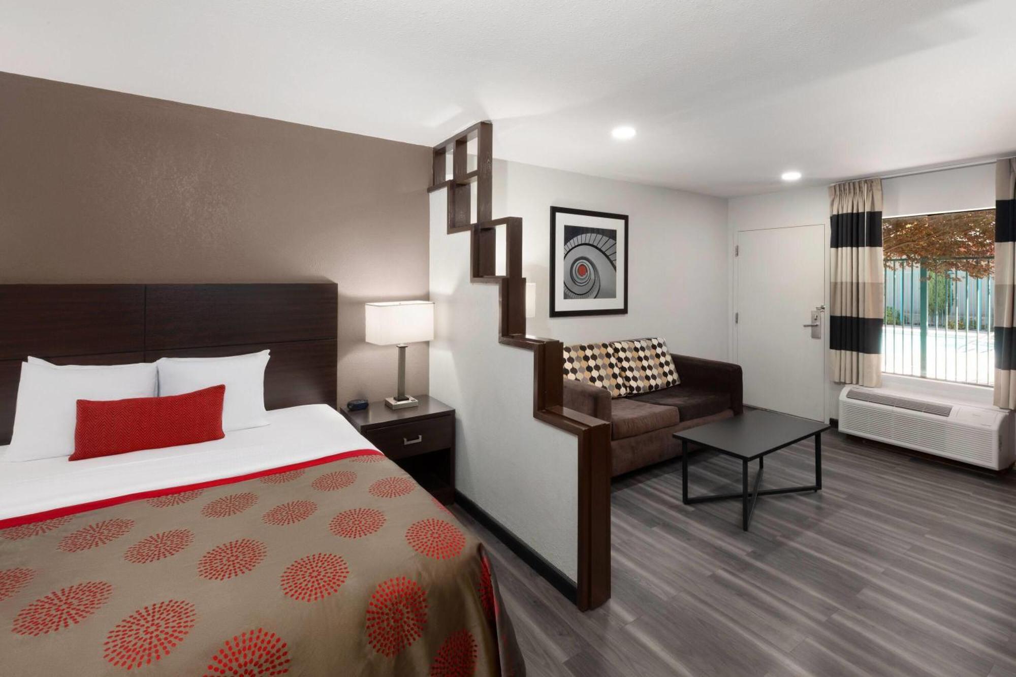 Ramada By Wyndham Hotel El Paso