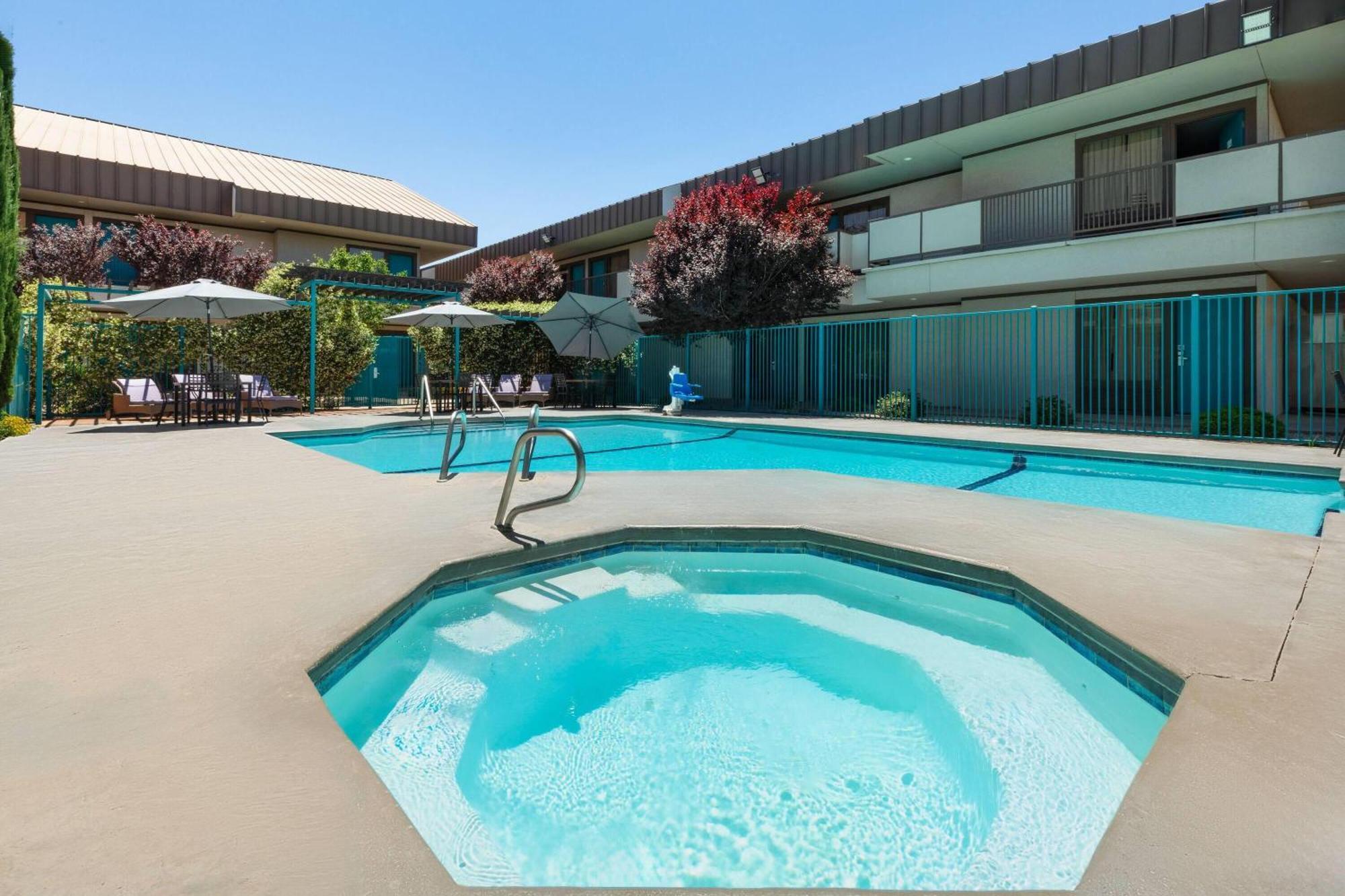 Ramada By Wyndham Hotel 3*
