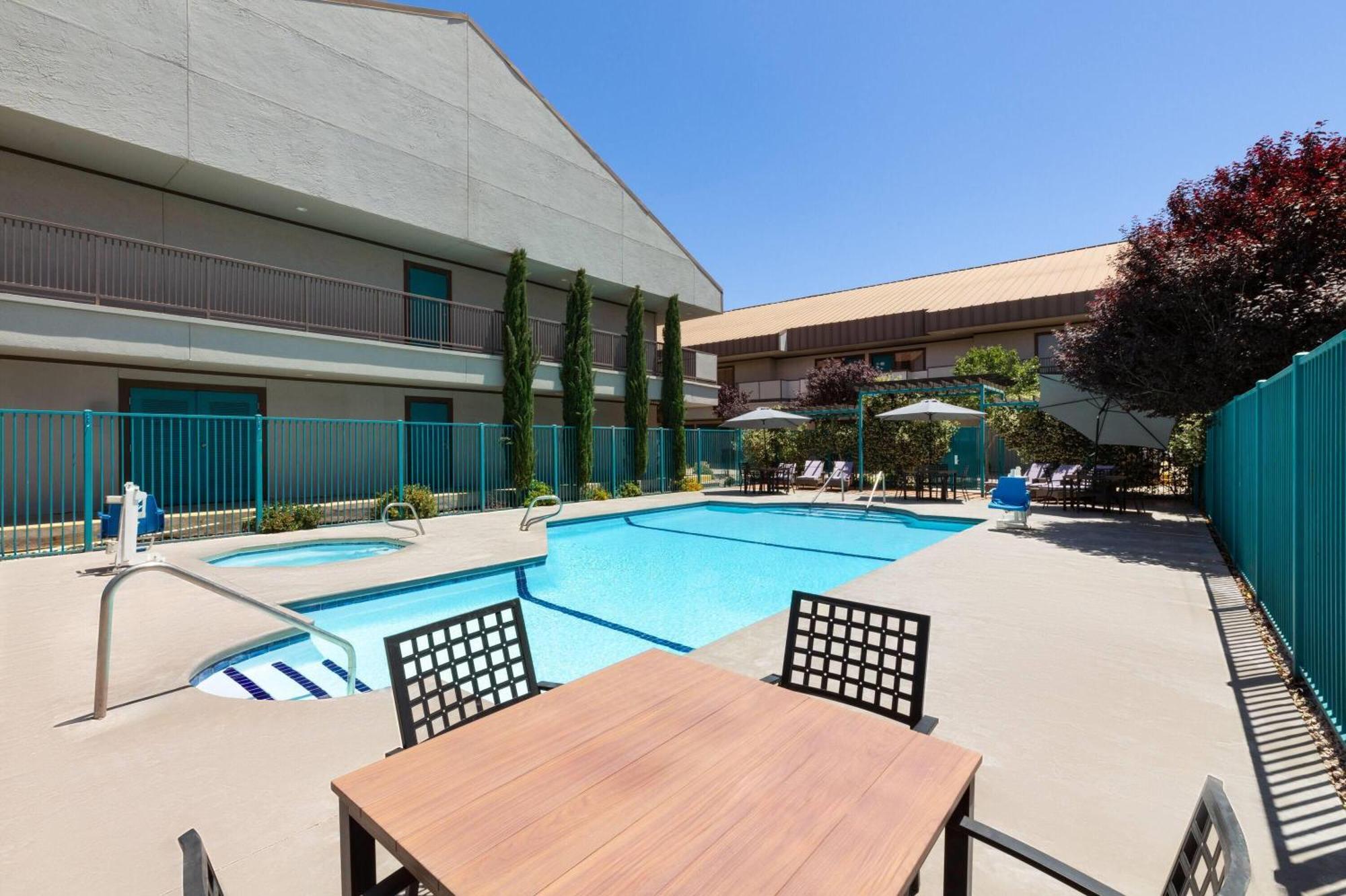 Hotel Ramada By Wyndham 3*
